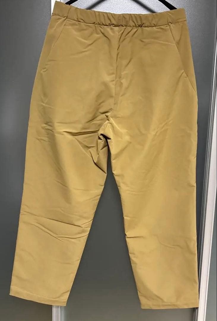 Goldwinゴールドウインのテパードパンツ新品　冬物