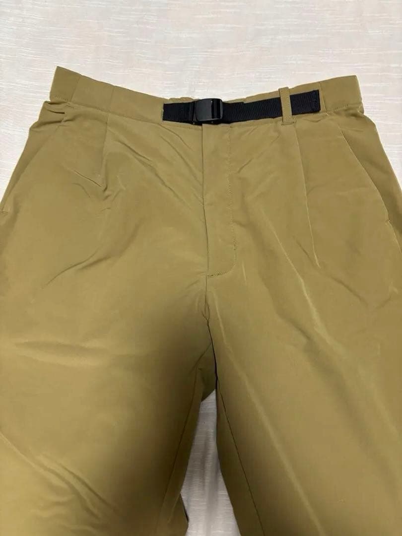 Goldwinゴールドウインのテパードパンツ新品　冬物