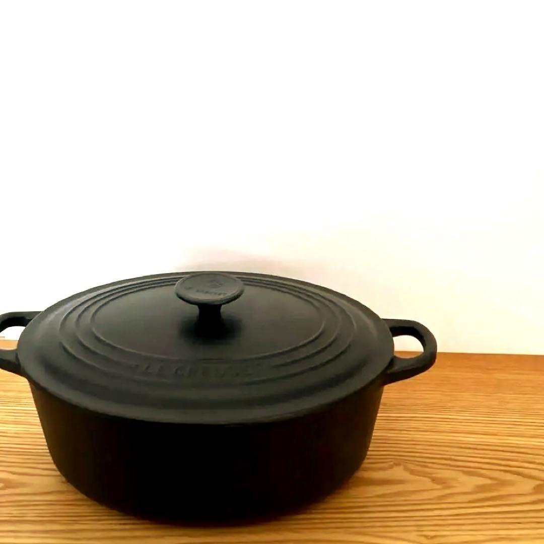 【廃盤　美品】　ル・クルーゼ　ココットオーバル　両手鍋　27㌢ マットブラック
