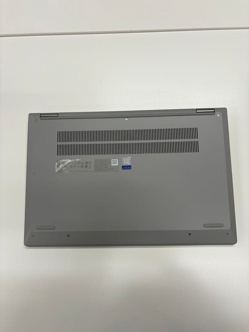 15.6インチ、Intel Core i7 搭載LenovoノートPC。