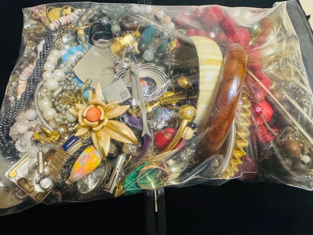 遺品整理品　アクセサリーまとめ