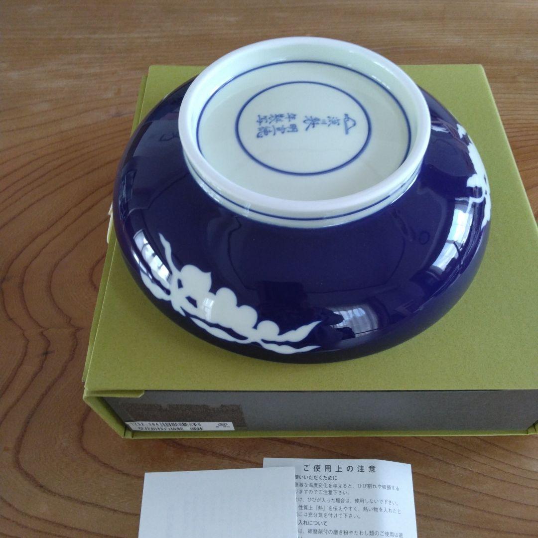 深川製磁　草花折枝白抜紋　盛鉢