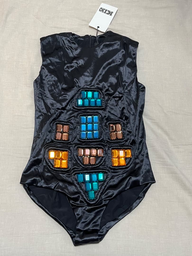 新品タグ付き KTZ ビジューボディスーツ