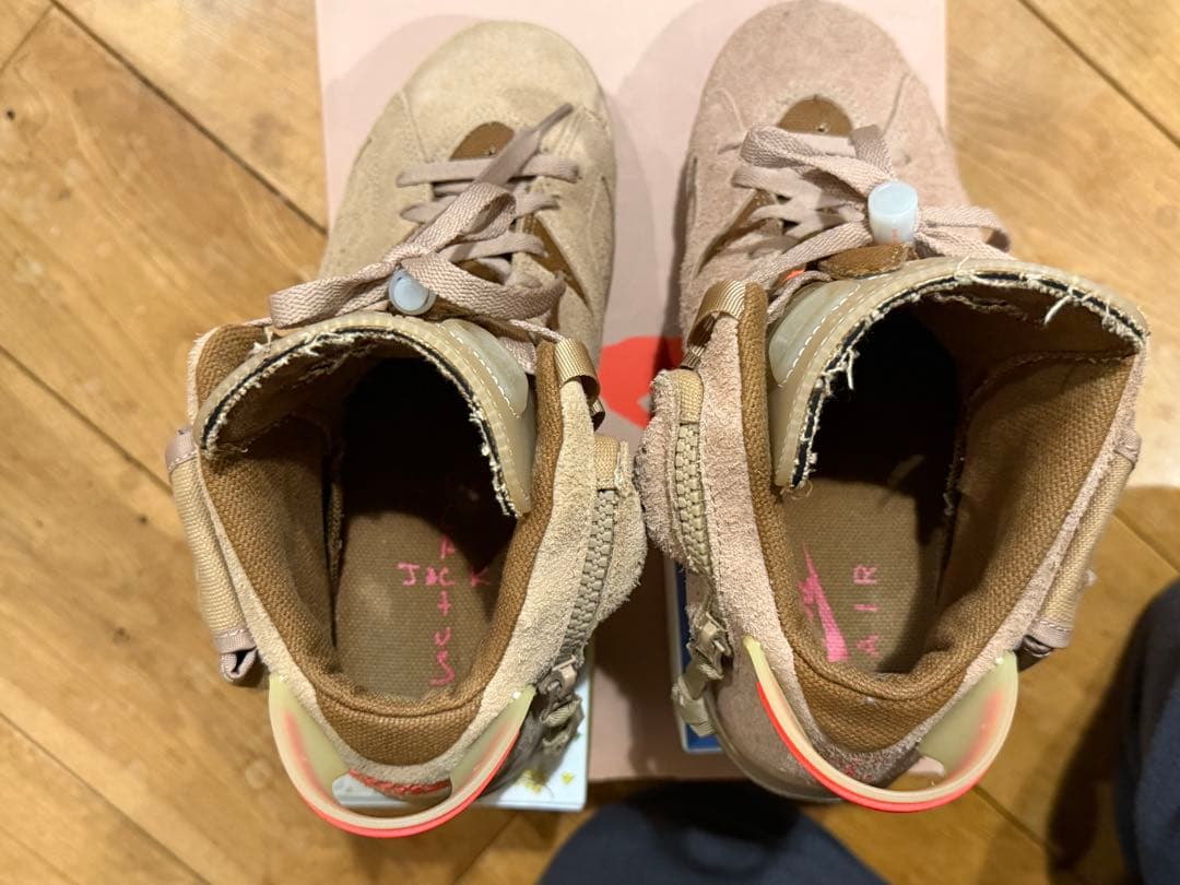 NIKE AIR JORDAN6 × TRAVIS SCOTT 25.5