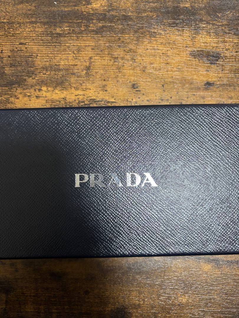 PRADA サフィアーノレザー 長財布 ラウンドファスナー
