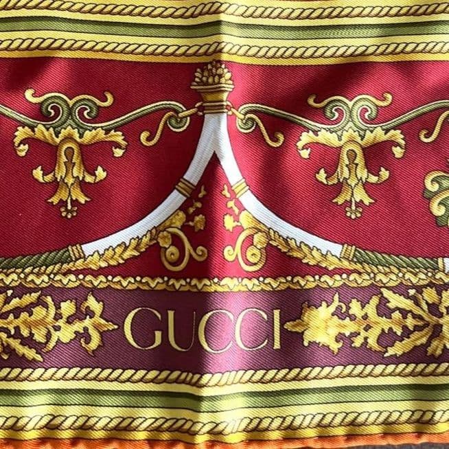 未使用 GUCCI 椅子柄プリント シルク　大判スカーフ