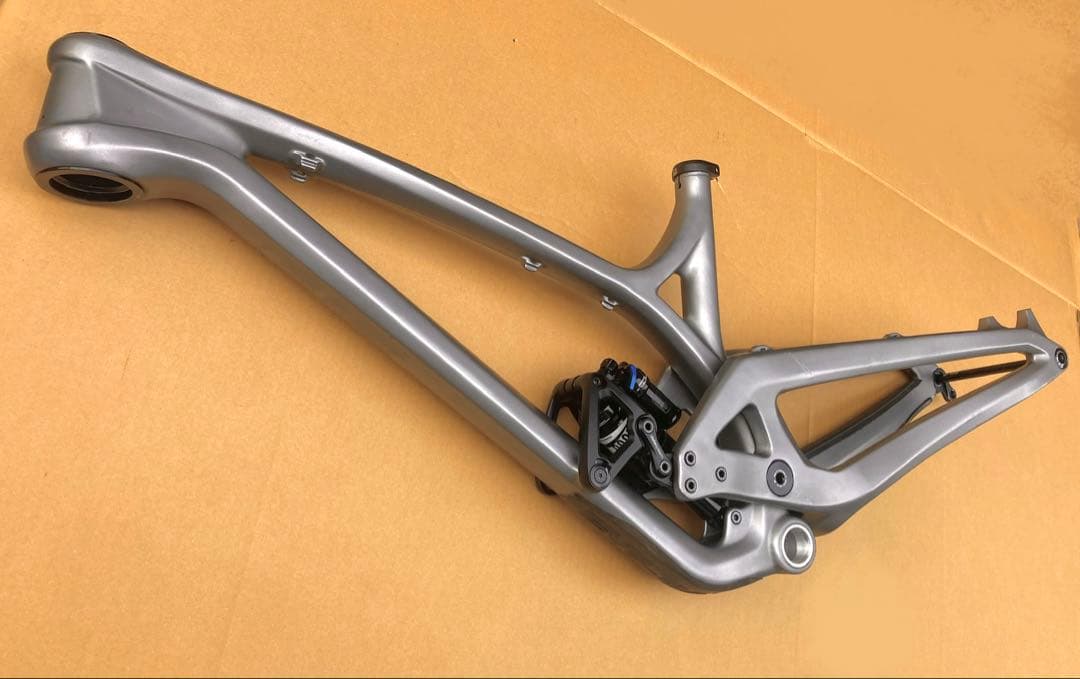 EVIL INSURGENT LB/ Sサイズ / イービル インサージェント