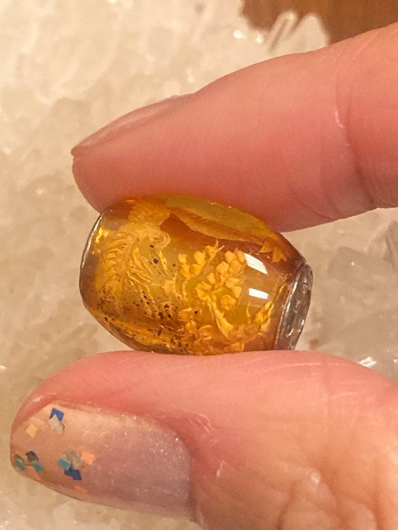 琥珀裏彫り　インタリオ　鶴の彫刻ビーズ　一点もの！！　トロールビーズ 適合