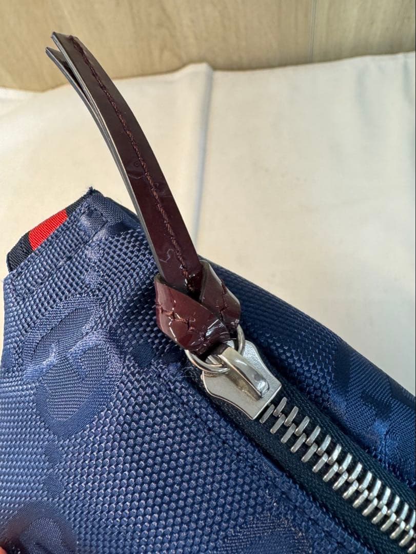 GGロゴ ボディバッグ ネイビー