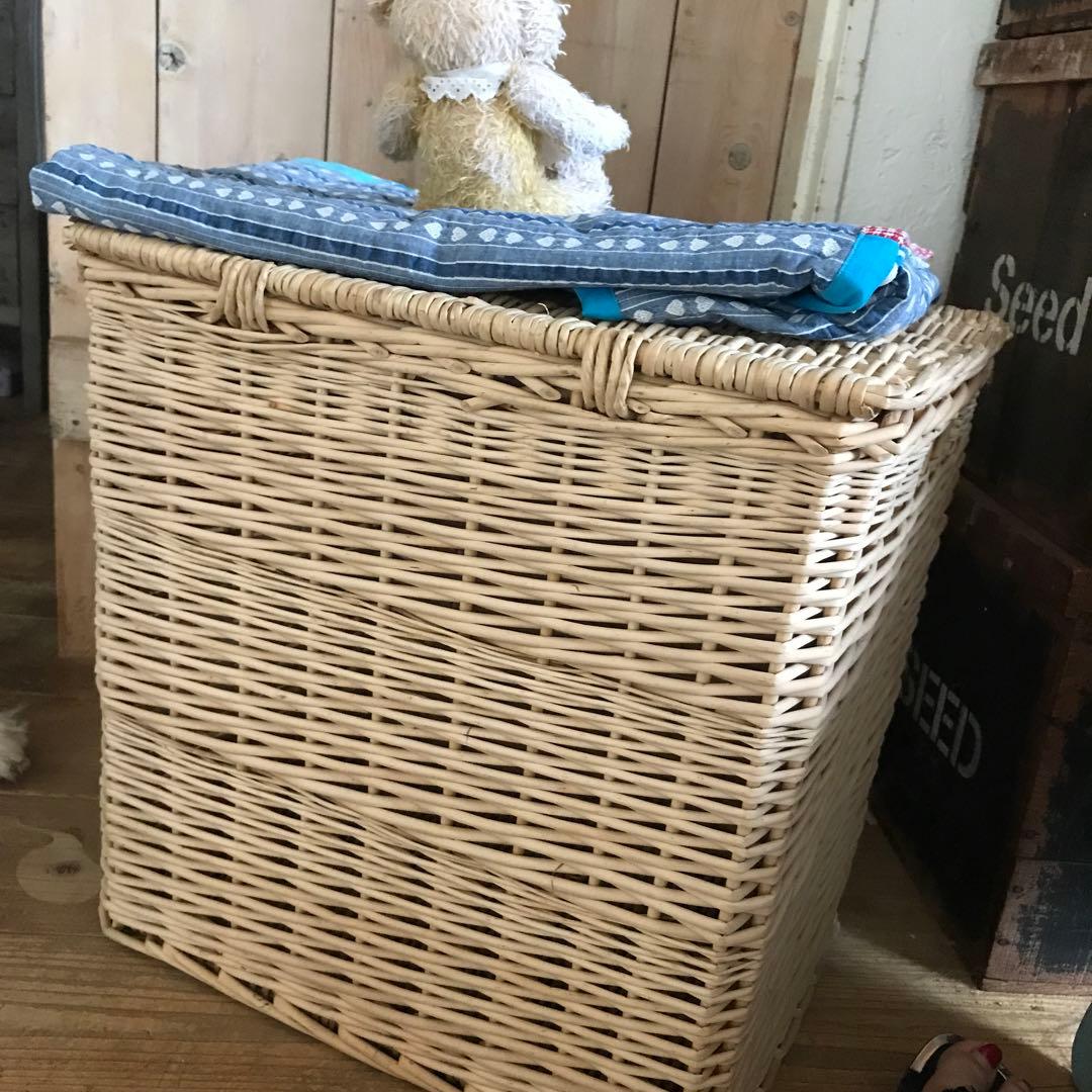 カゴ　バスケット　(手作りビンテージ布付き110×102)