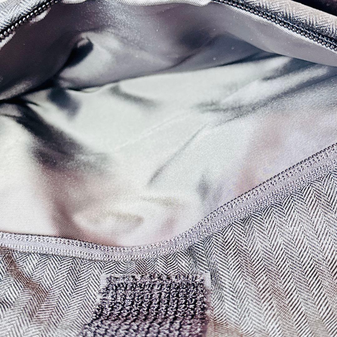 大容量 NIID URBANATURE R1 スリングバッグ ボディバッグ 金具