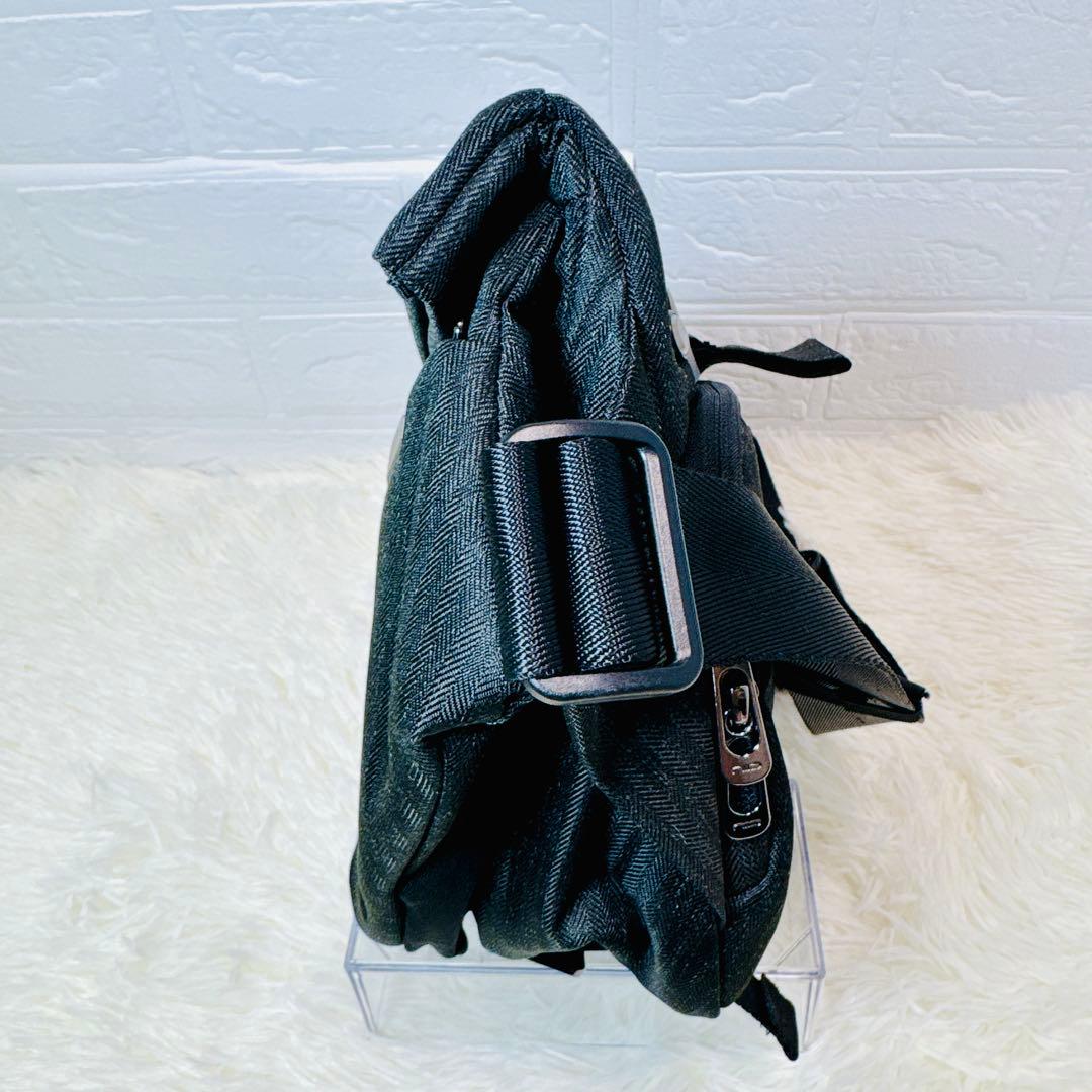 大容量 NIID URBANATURE R1 スリングバッグ ボディバッグ 金具