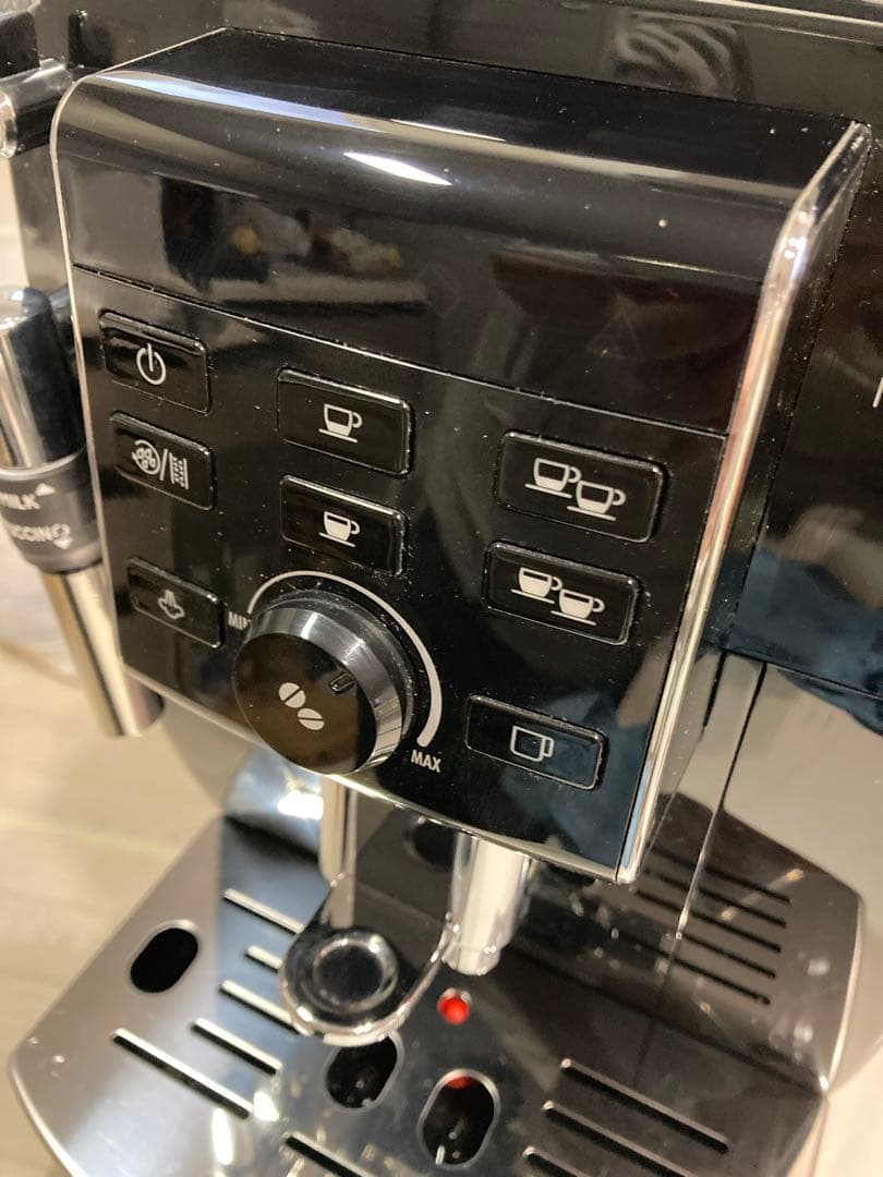 超美品　デロンギ 全自動エスプレッソマシン　マグニフィカS ECAM23120