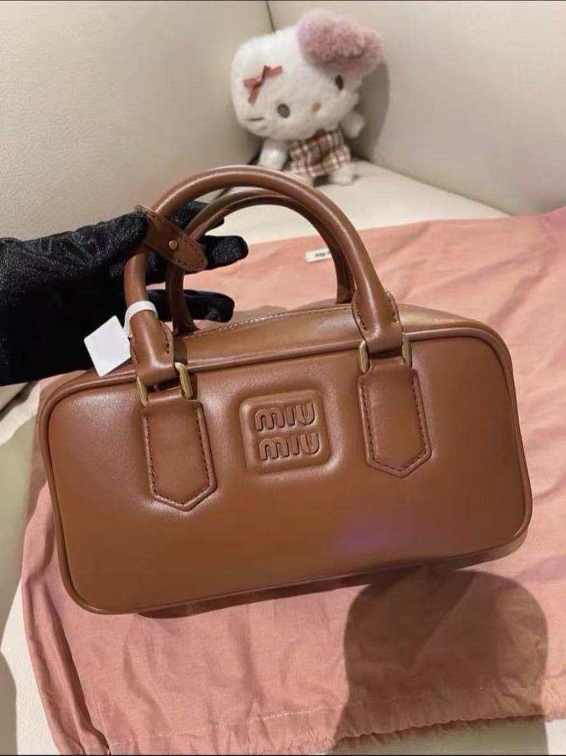 Miu⭐️ Miu レザー ハンドバッグ ブラウン~~~