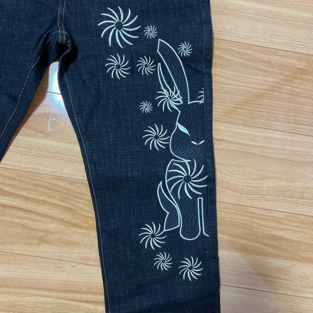 黒菟華　kurotoka 刺繍　デニムパンツ