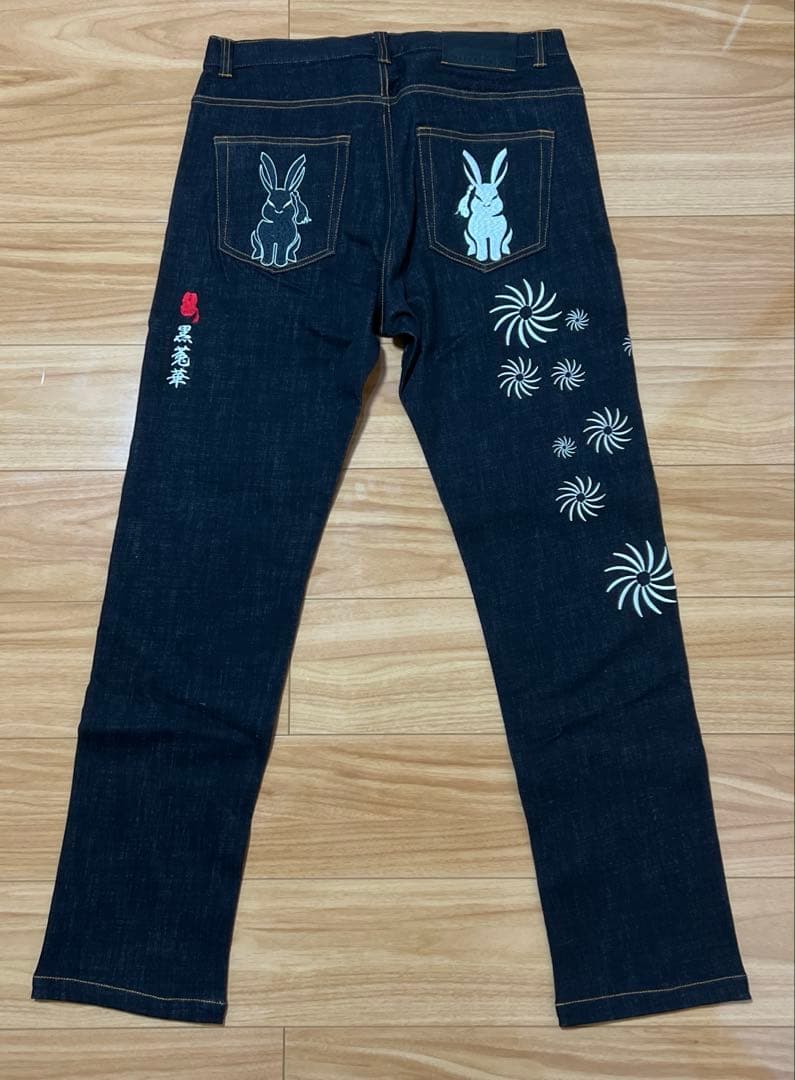 黒菟華　kurotoka 刺繍　デニムパンツ