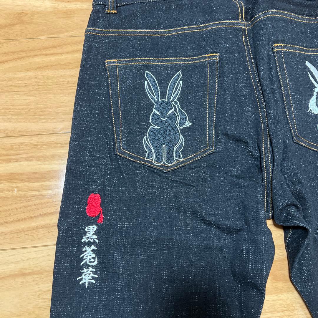 黒菟華　kurotoka 刺繍　デニムパンツ