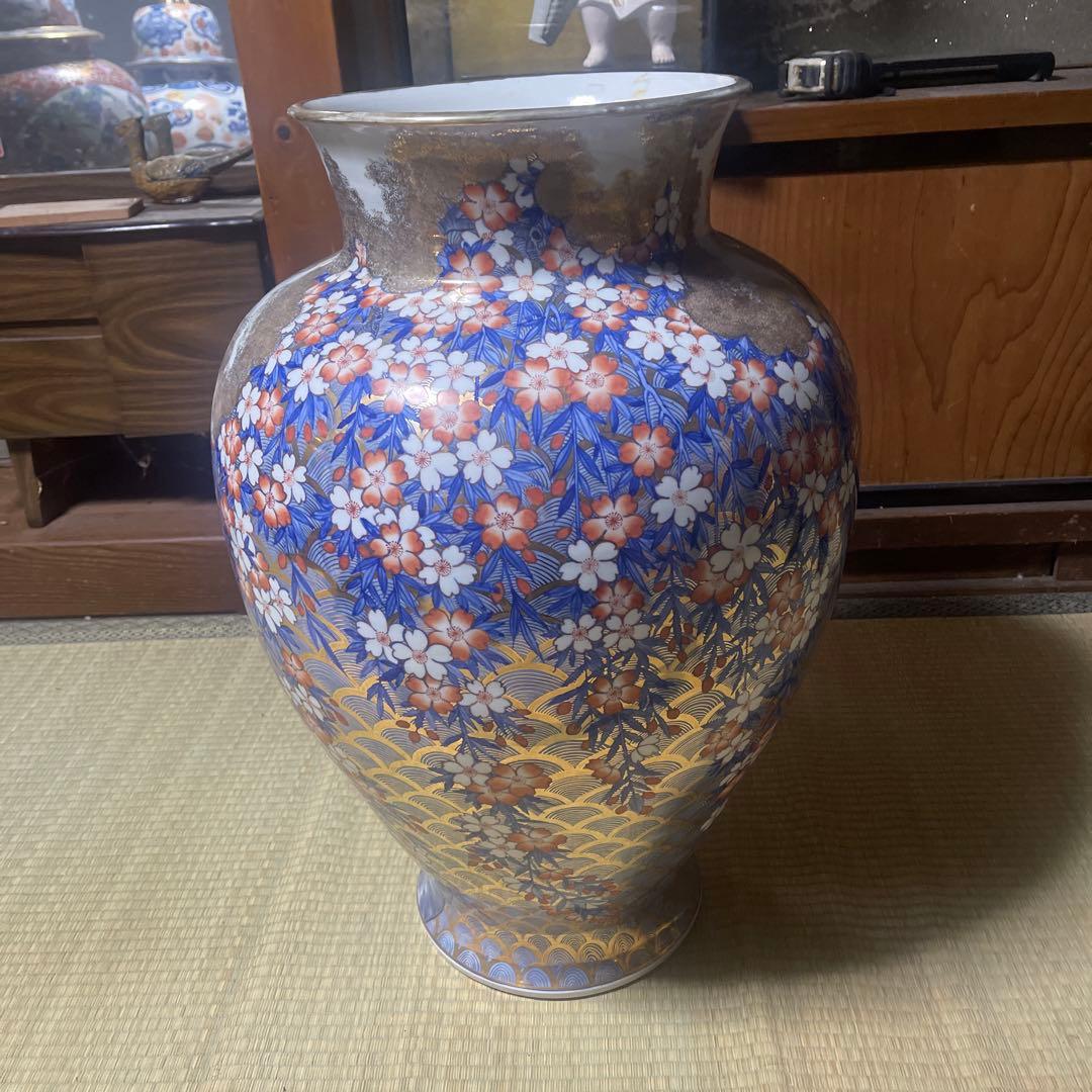 花柄の金彩装飾陶器花瓶　大型　花瓶
