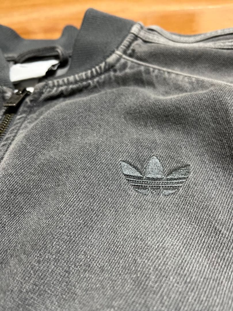 adidas デニム トラック ジャケット グレー