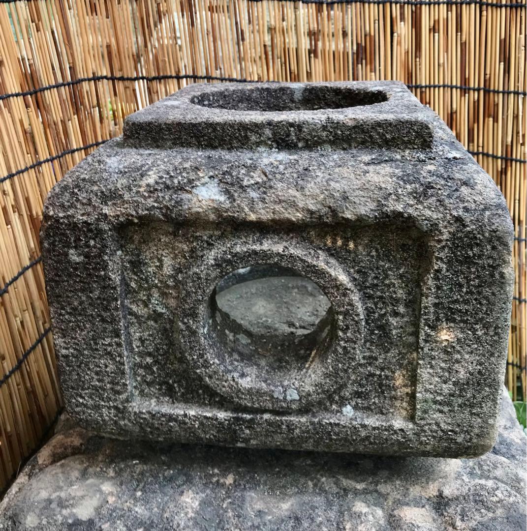 【昔の石の四角火袋・オブジェ・オーナメント・飾り石】庭石置物ガーデニング造園箱庭