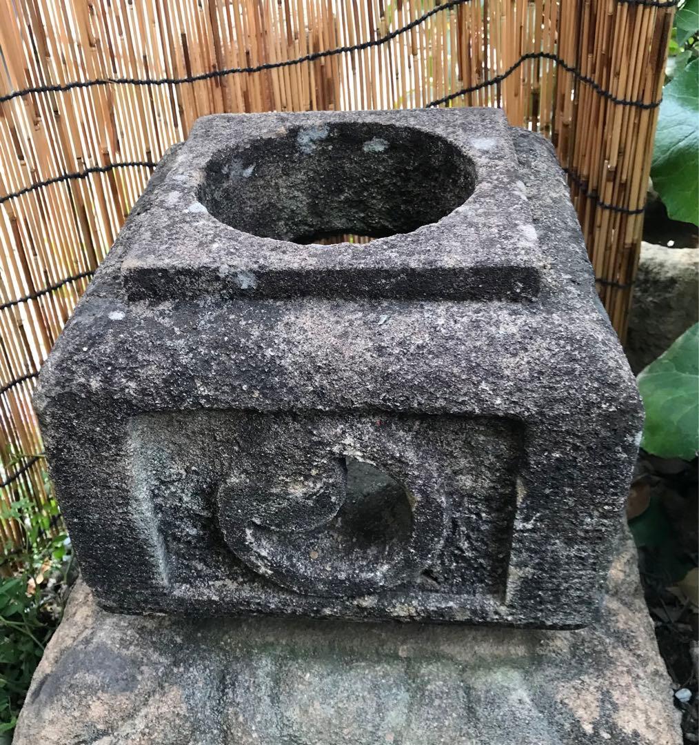【昔の石の四角火袋・オブジェ・オーナメント・飾り石】庭石置物ガーデニング造園箱庭