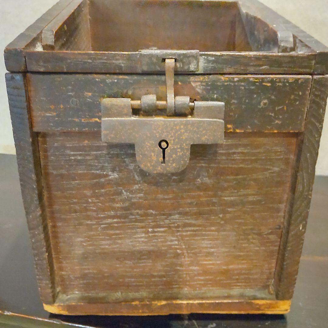古い銭箱　時代物、銭函　古い鍵付き