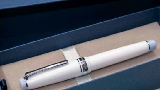 土日のみ出品　セーラー万年筆 世界のティータイム スリーティアーズ M　中字