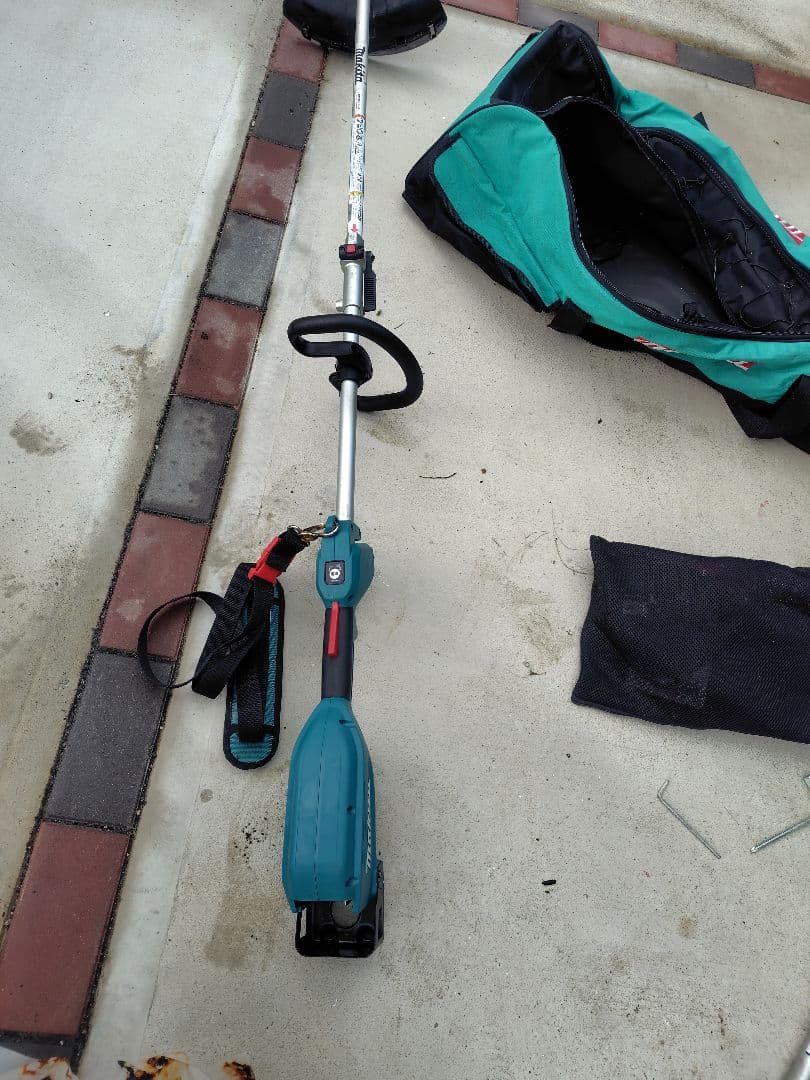 Makita 草刈機　バック付き　mux18drgm