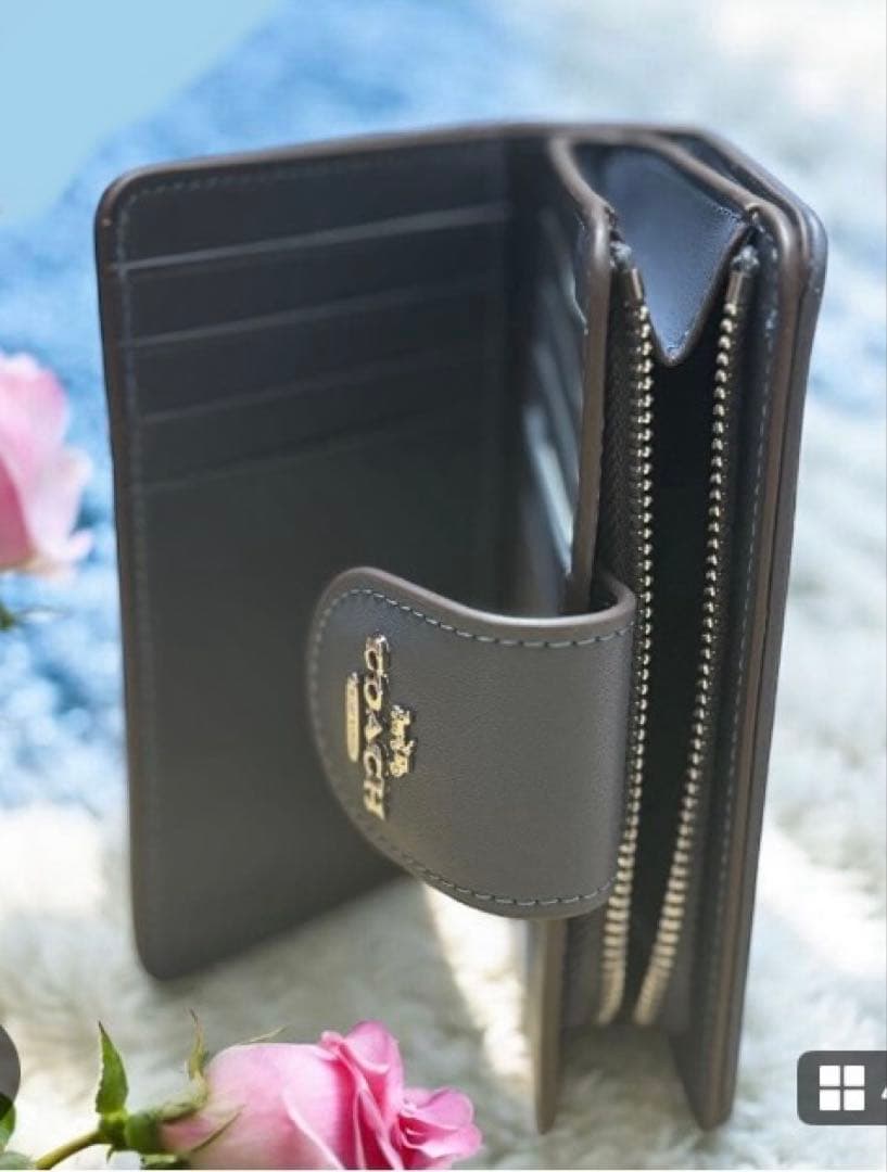 【新品】COACH 二つ折り財布新品