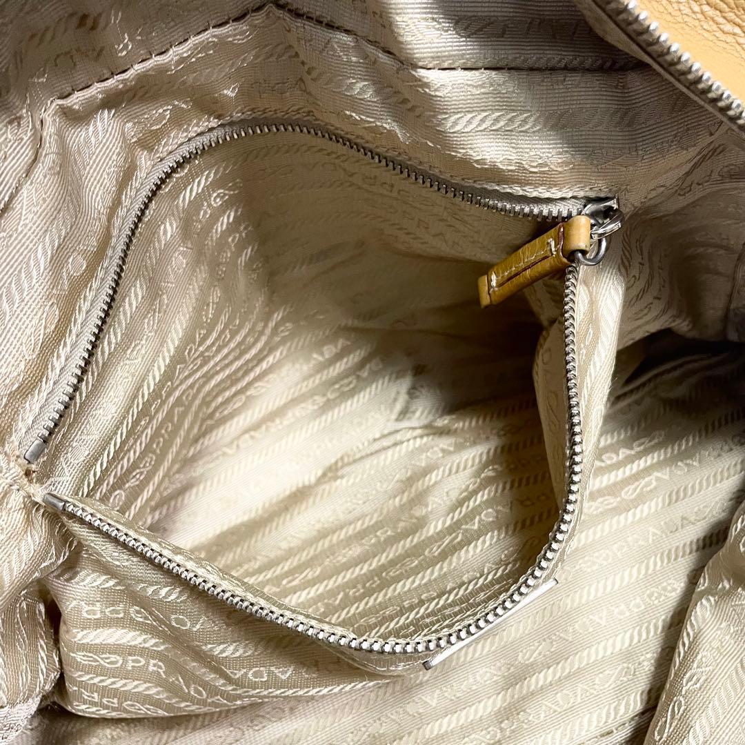 プラダ ボストンバッグ レザー ロゴ 型押し シボ革 大容量 A4可 茶色