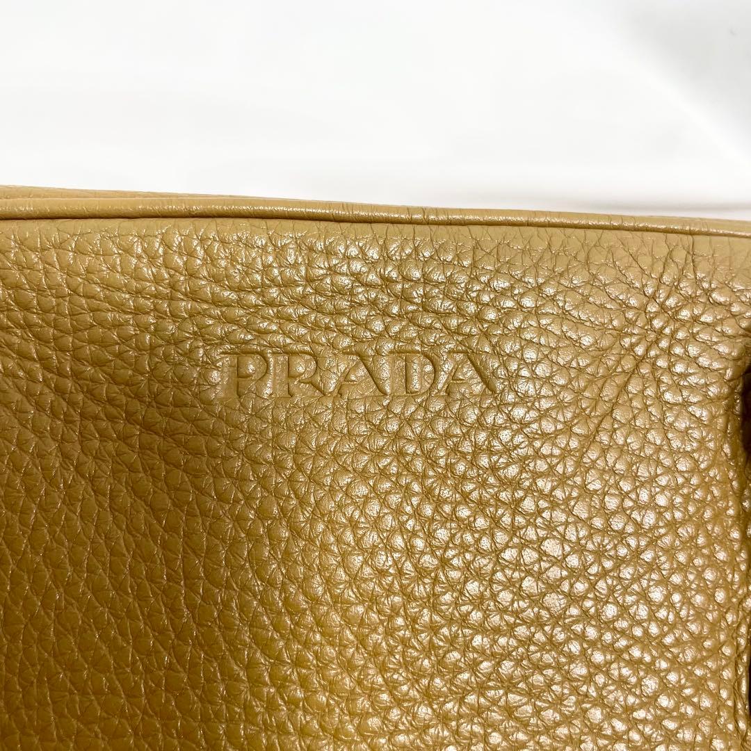 プラダ ボストンバッグ レザー ロゴ 型押し シボ革 大容量 A4可 茶色