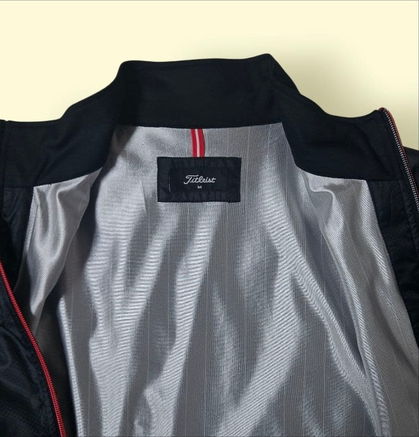 美品メルセデス・ベンツ&タイトリストメンズゴルフ2ウェイJKブラックM 蓄熱