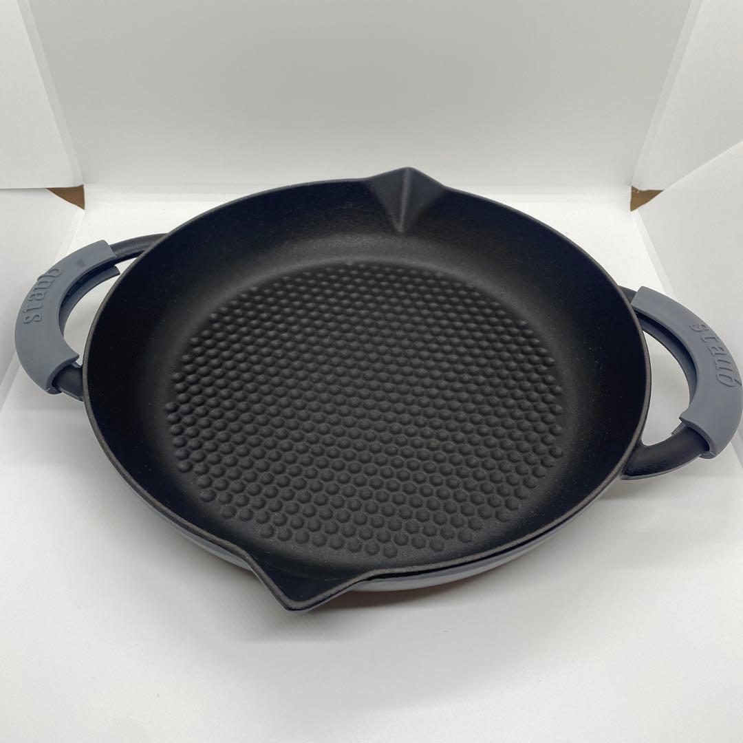 未使用品 ストウブ ニダベイユ 両手フライパン 28cm シリコンハンドル付き