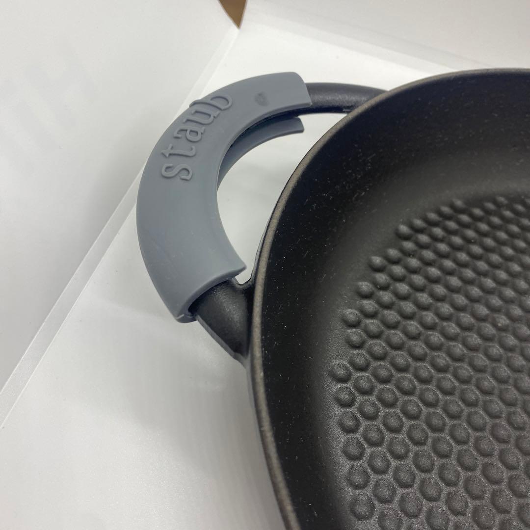 未使用品 ストウブ ニダベイユ 両手フライパン 28cm シリコンハンドル付き