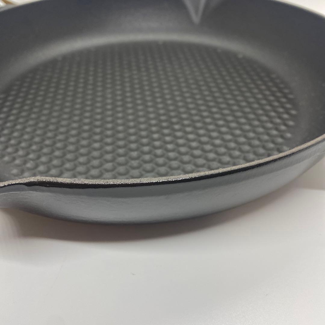 未使用品 ストウブ ニダベイユ 両手フライパン 28cm シリコンハンドル付き