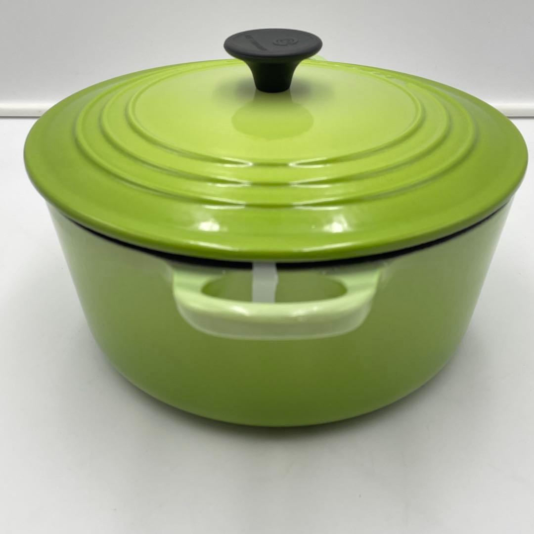 美品　ルクルーゼ ココットロンド　22cm グリーン 両手鍋
