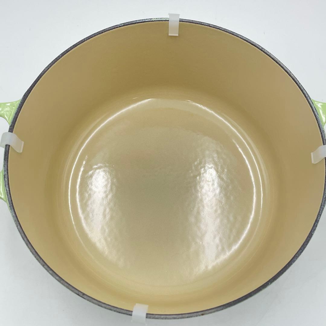 美品　ルクルーゼ ココットロンド　22cm グリーン 両手鍋
