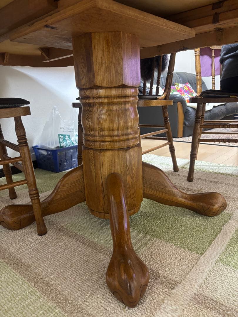 木製円形ダイニングテーブルと椅子セット