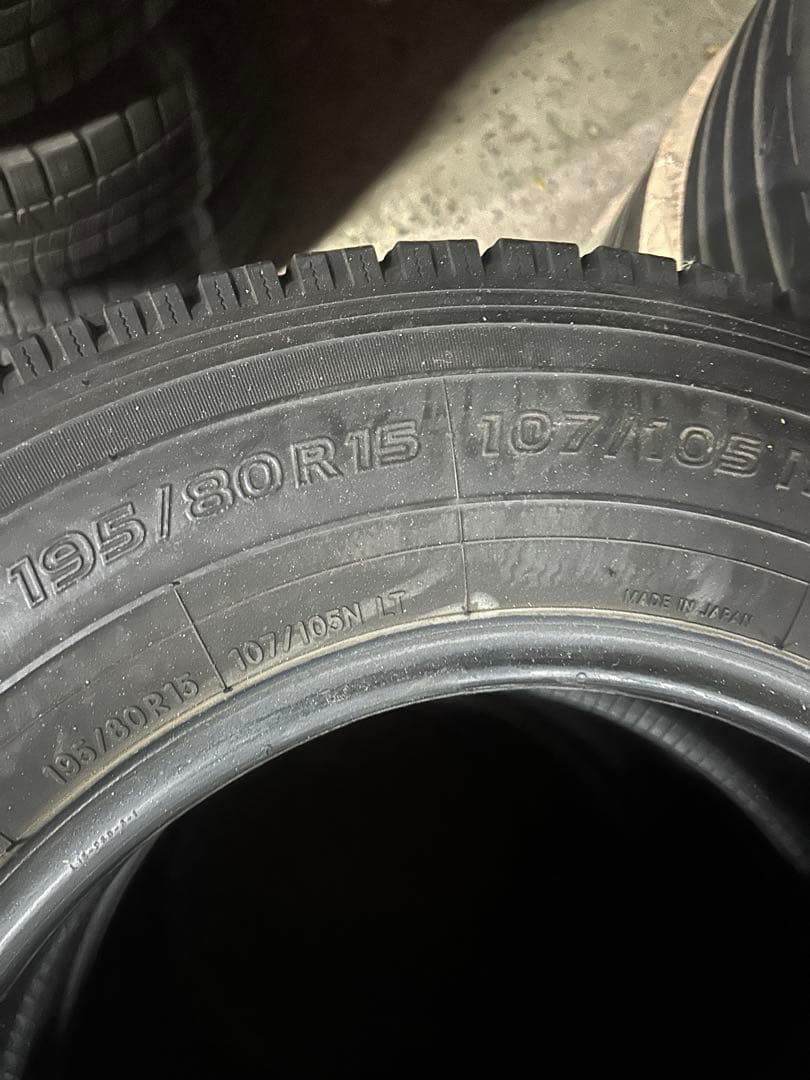 スタッドレスタイヤ 中古195/80R15-109/107 4本セット