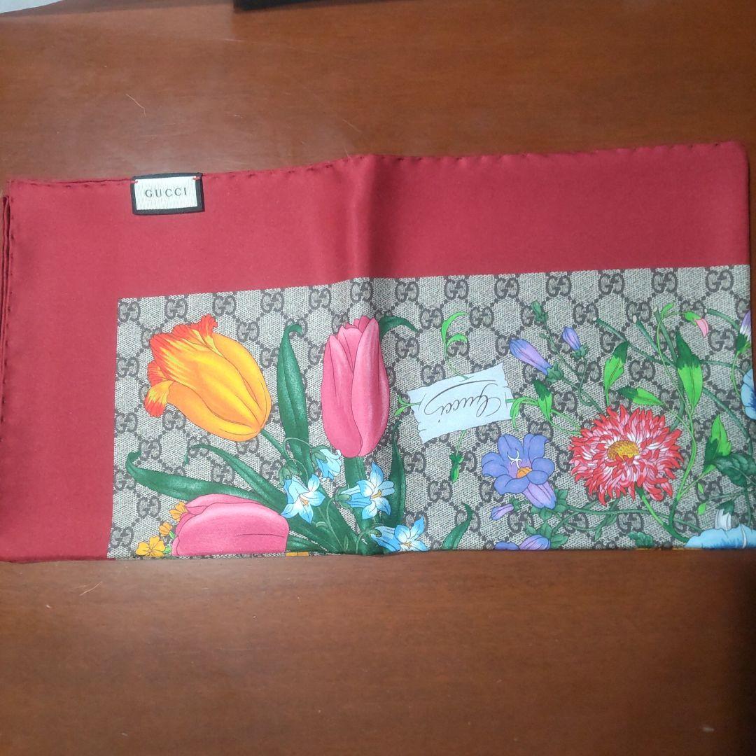 GUCCI 花柄スカーフ新品箱入り