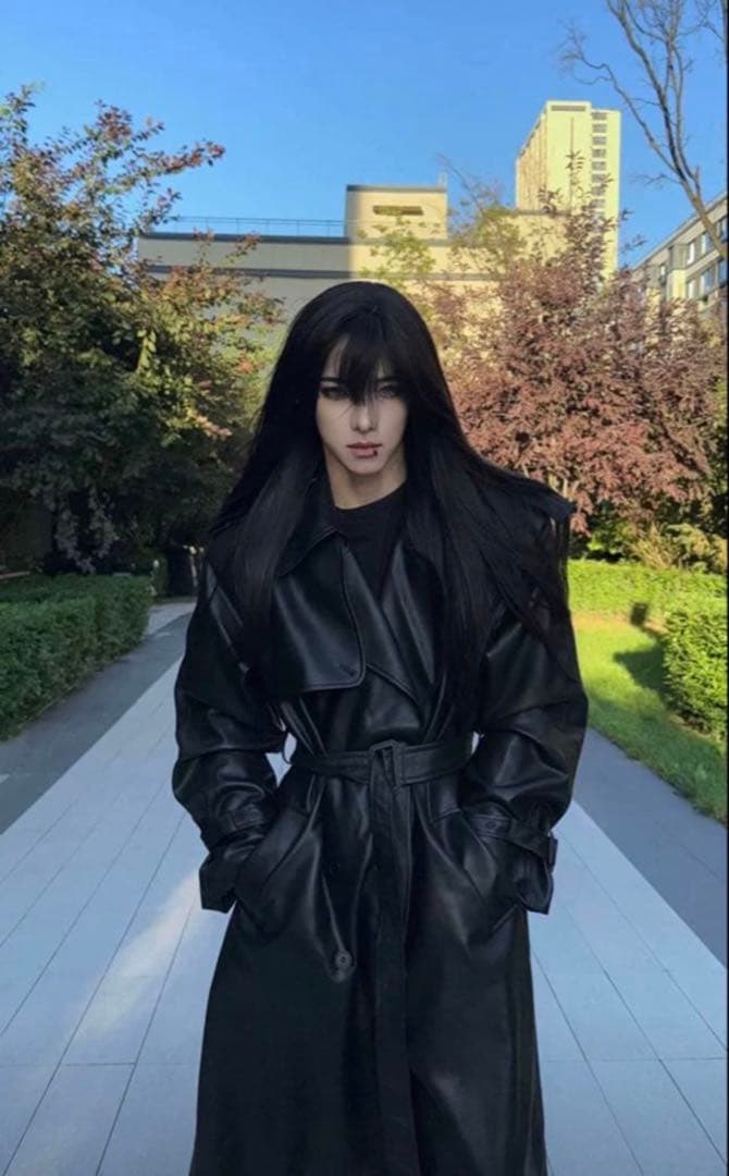 黒のレザートレンチコート