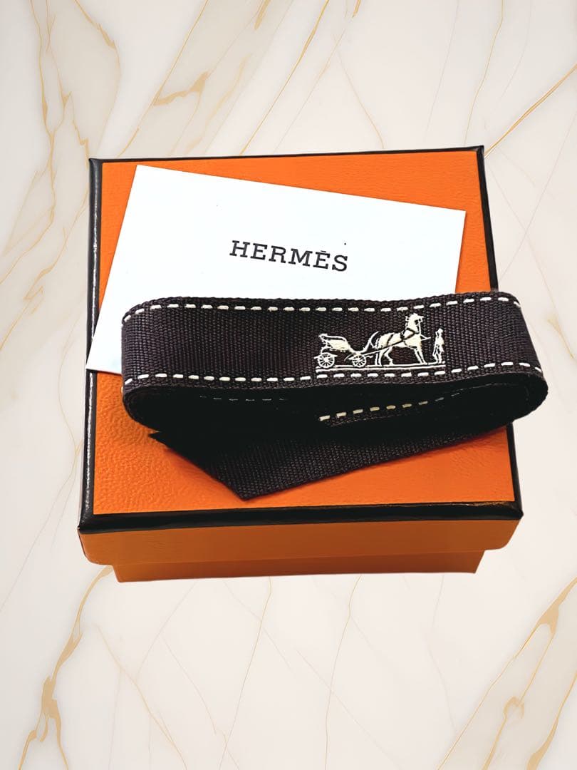ほぼ未使用　美品　エルメス　HERMES トリオ　スカーフリング　ゴールド