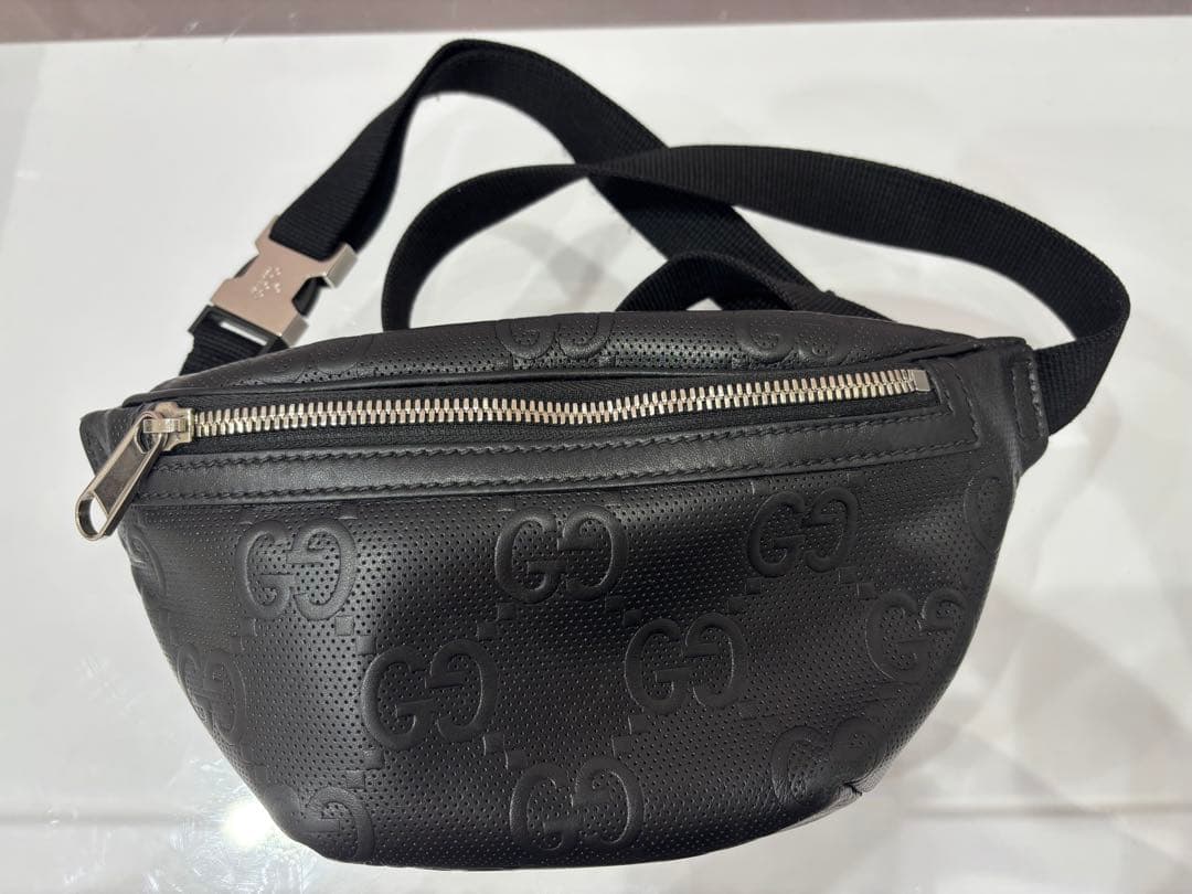 【SNW】GUCCI ブラック ボディバッグ