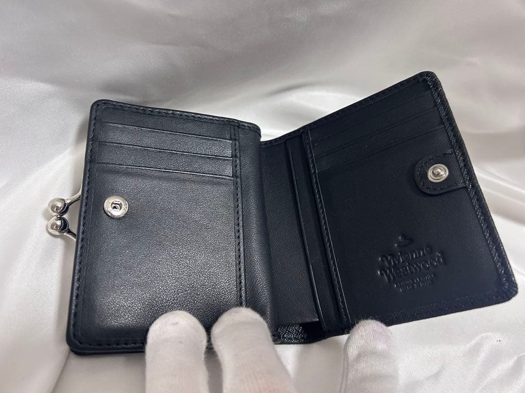 Vivienne Westwood黒の二つ折り財布 シルバー