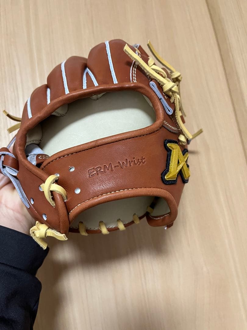 【人気メーカー:良型】　ATOMS　硬式　内野手用　EMR-Wrist