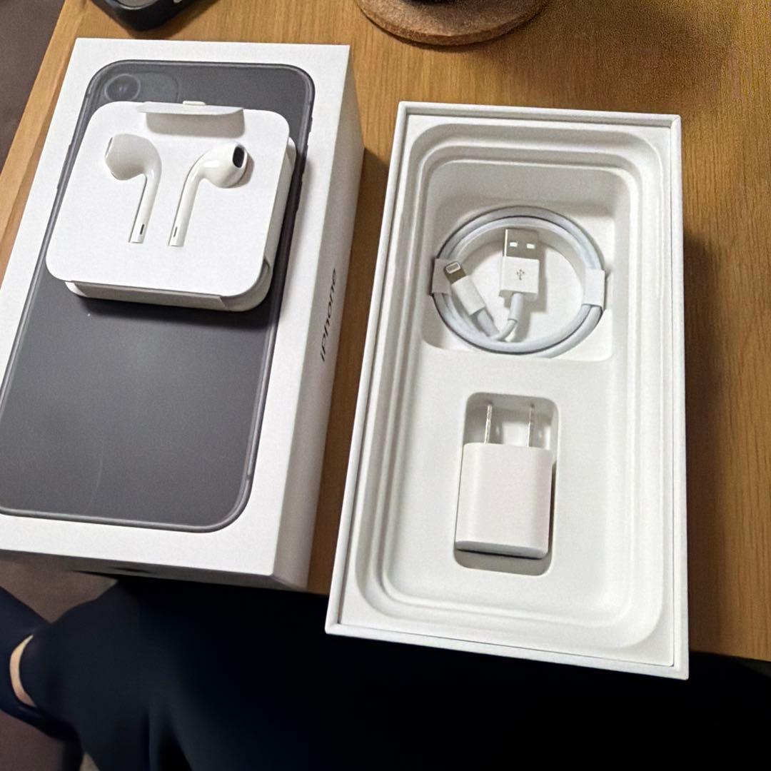 V*d様 iPhone11 128Gb 箱　アクセサリー付き