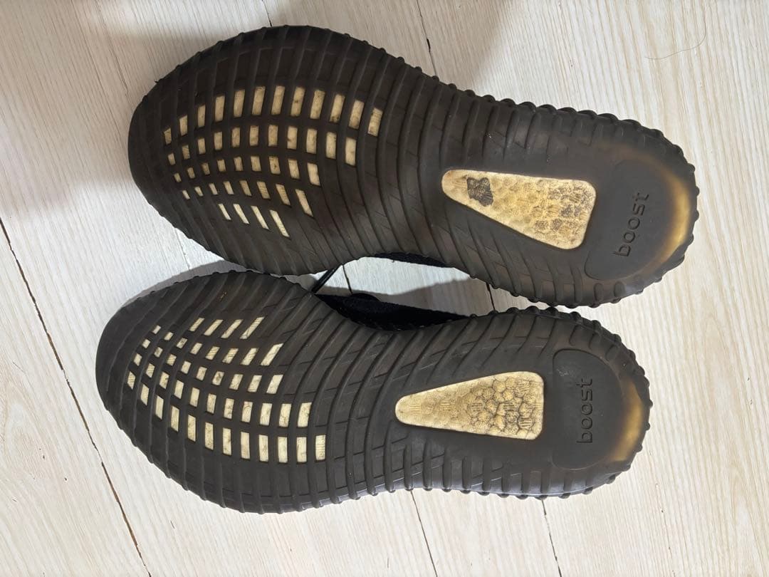激レア adidas Yeezy Boost 350 V2 ブラック/コーラル