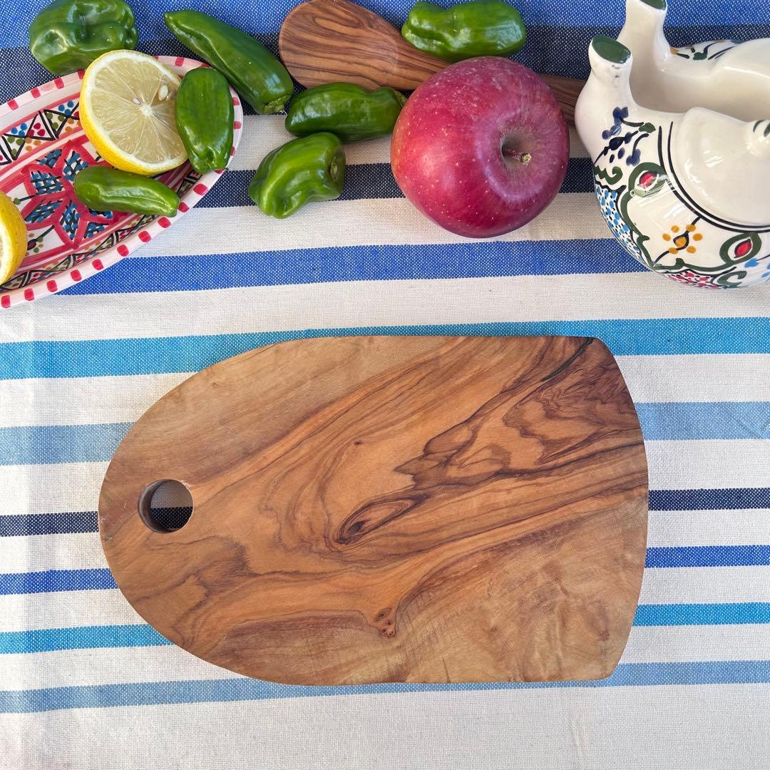 オリーブの木　フリーカット　しっかりと厚みのあるボード　約26cm