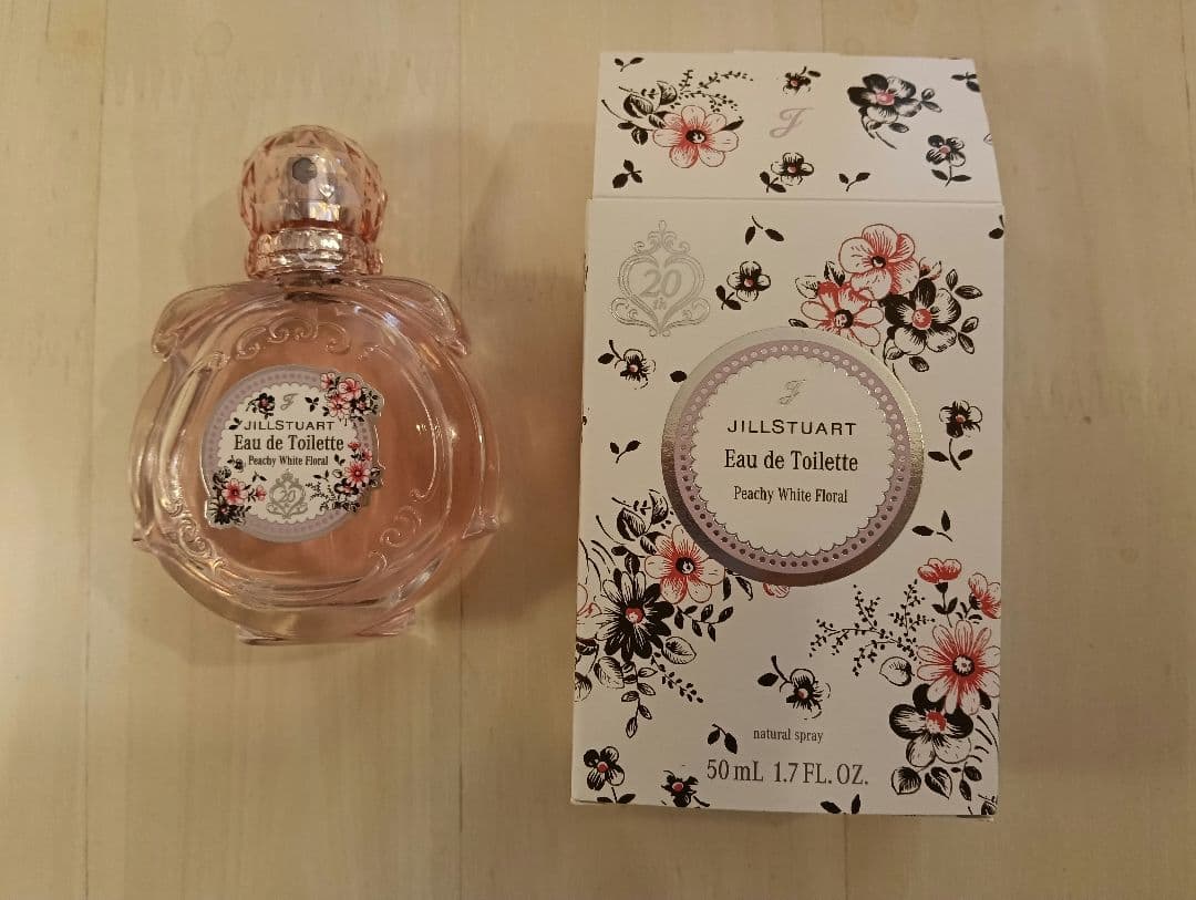 ジルスチュアート　ピーチホワイトフローラル　香水　新品