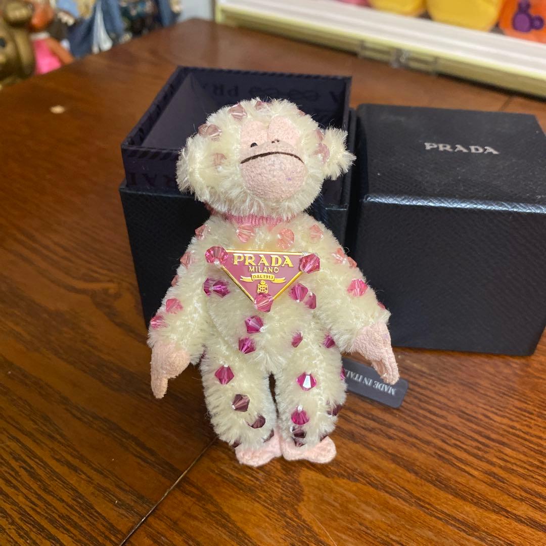PRADA プラダ　猿　キーホルダー　三角ロゴ　ピンク